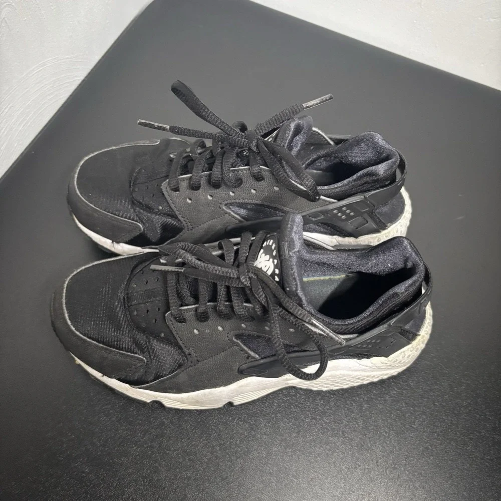 Nike Air Huarache Run Women's Shoes Size 6.5 Black-Black-White 634835-006 Casual